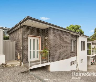 Stylish Inner-West Townhouse in Heart of Canterbury - Photo 1