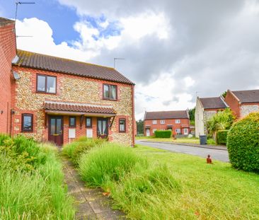 Two Bedroom Mid Terrace Cottage - Photo 4