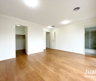 Spacious 4-Bedroom Gem with Contemporary Charm - Photo 4