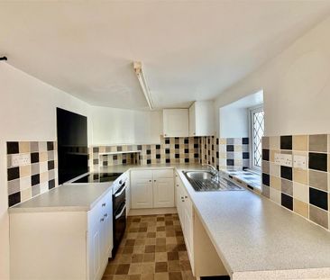 2 bedroom semi-detached house to rent - Photo 5