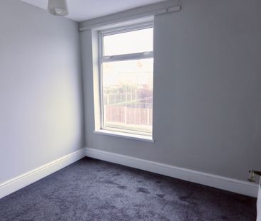 Newly Refurbished 3-Bedroom End Terrace in Popular Royston Location - Photo 3