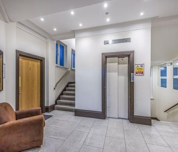 4 bedroom flat to rent - Photo 1
