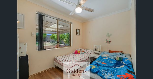 Charming 3 Bed 1 Bathroom Home! - Photo 1
