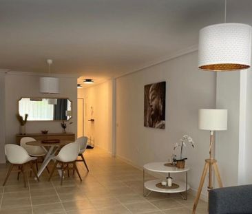 2 Bedroom Apartment For Rent in Estepona, Málaga - Photo 1