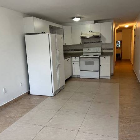 2BR/1BA nice and bright unit for rent - Photo 3