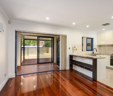 Stylish Entertainer's Duplex in a Lifestyle Location - Photo 4