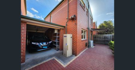 Sun Splashed with Supreme Convenience - Photo 3