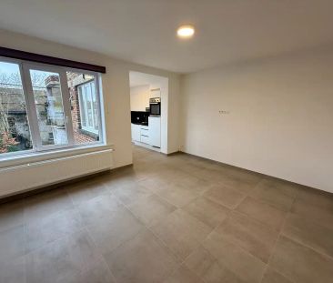 Ruim, gerenoveerd appartement met 2 slaapkamers! - Photo 1