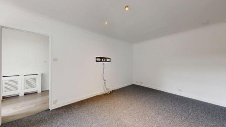 5 bedroom semi-detached house to rent - Photo 2