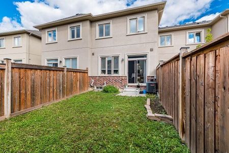 For Lease - 326 Bonnieglen Farm Boulevard, Caledon, Ontario - Photo 4