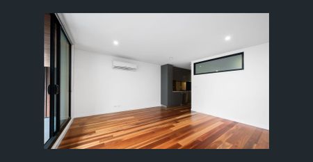 Short stroll to the beach - Photo 4