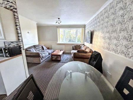 2 bed upper flat to rent in NE16 - Photo 2