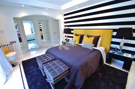 Stunning modern apartment with sea views in Puerto Banus - Photo 3