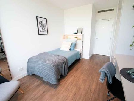 3 Bed Apartment With Terrace Upper - Photo 2