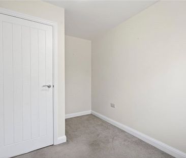 A detached 3 bedroom house with garage and gardens situated in Meas... - Photo 5