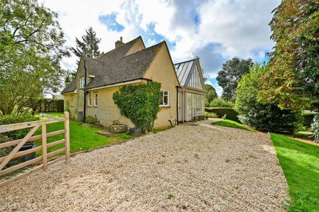Lovely home in the charming village of Barnsley. - Photo 4