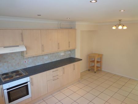 3 bedroom semi-detached house to rent - Photo 5