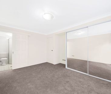 Generous Apartment | Perfect Sunny Courtyard - Photo 5