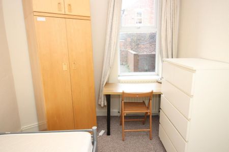 2 bedroom Student Flat to rent in Coniston Avenue, Jesmond, Newcastle Upon Tyne, NE2 - Photo 5