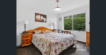 Fully furnished home. 6 month lease. Electricity and water included in rent - Photo 4