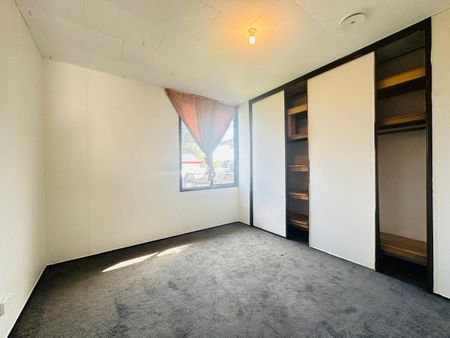 3 Bedroom house in Henderson - Photo 2