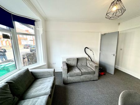 Room in a Shared House, Elmsthorpe Avenue, NG7 - Photo 2