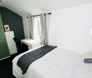 4 bedroom end of terrace house to rent - Photo 5