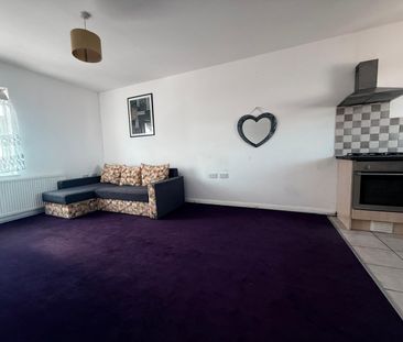 1 Bed Flat, High Road, IG1 - Photo 3