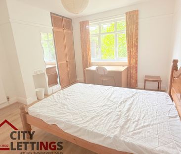 5 Bedroom Semi-Detached House - Photo 5