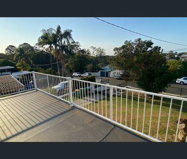 2/14 Nyora Street, Southport, Qld 4215 - Photo 4