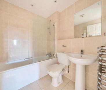 Buckingham Road, Audley House, OX26 - Photo 3