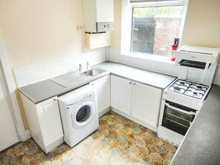 4 bedroom terraced house to rent - Photo 5