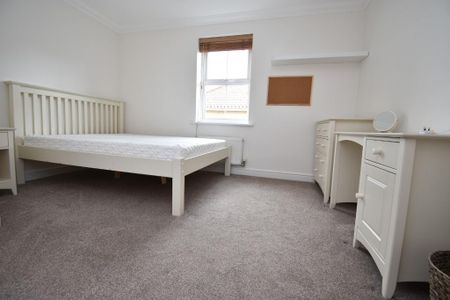 4 bedroom townhouse to rent - Photo 2