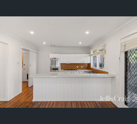2/174 Waiora Rd, Rosanna, Vic 3084 - Photo 4