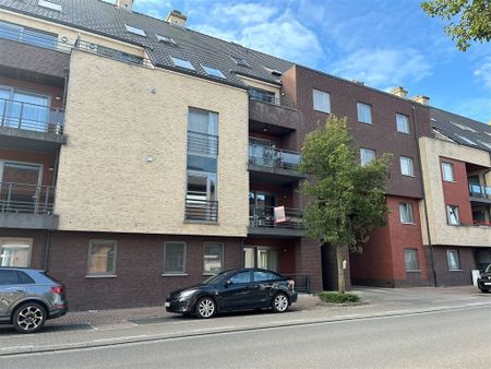 Hedendaags appartement met 2 slaapkamers, een terras en een parkeerplaats, gelegen in het centrum van Maaseik - Photo 5