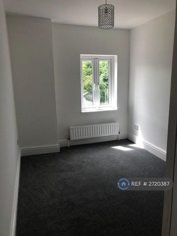 3 bedroom terraced house to rent - Photo 4