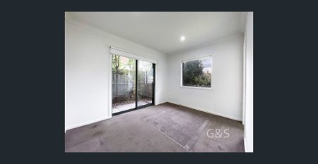 Vibrant, Low maintainance, and Convenience - Photo 2