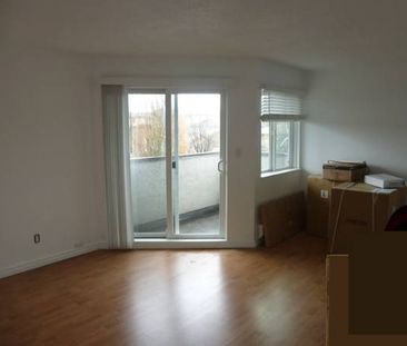 1 bedroom with parking and locker - Photo 2