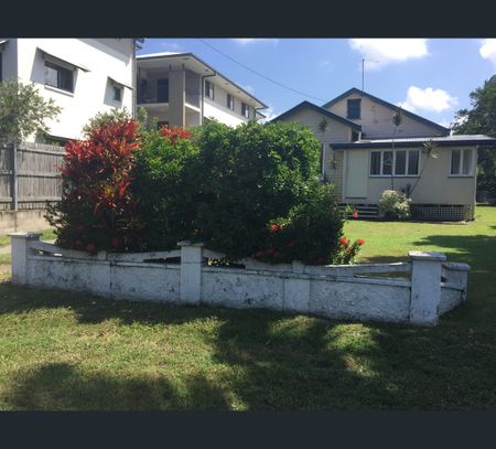 2/10 Fitzpatrick Street, Walkerston, Qld 4751 - Photo 2