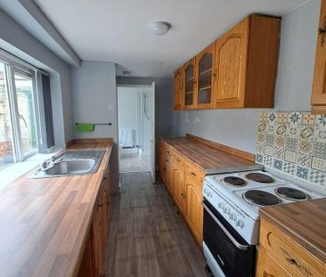 3 bedroom terraced house to rent - Photo 4