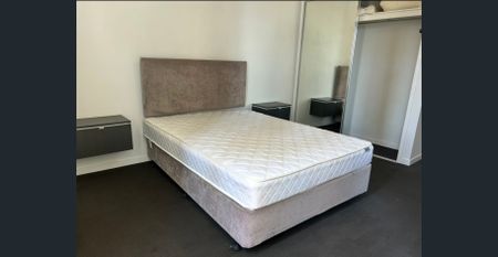 $725 pw - Where the Beach is Your Backyard & the City’s Your Playground - Furnished 2 Bedroom Apartment Available 6 January 2026!! - Photo 2