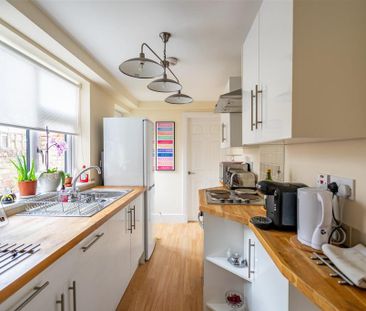 2 bedroom terraced house to rent - Photo 2
