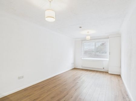 Gresham Road, Staines-upon-Thames, Surrey,TW18 - Photo 2