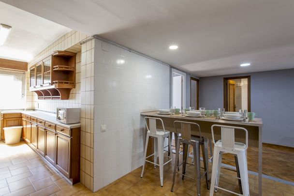 Spacious room in Valencia - Photo 1