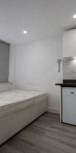 Grange Close, Hayes UB3, London - Photo 3