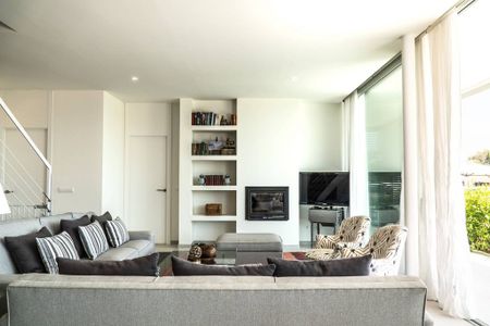 Luxury 4 bedroom Detached House for rent in Cala'N Blanes, Balearic Islands - Photo 2