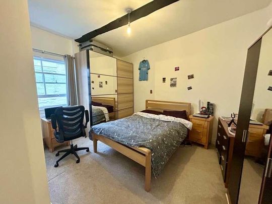 White Lion Apartments, Banbury Town Centre, OX16 - Photo 1