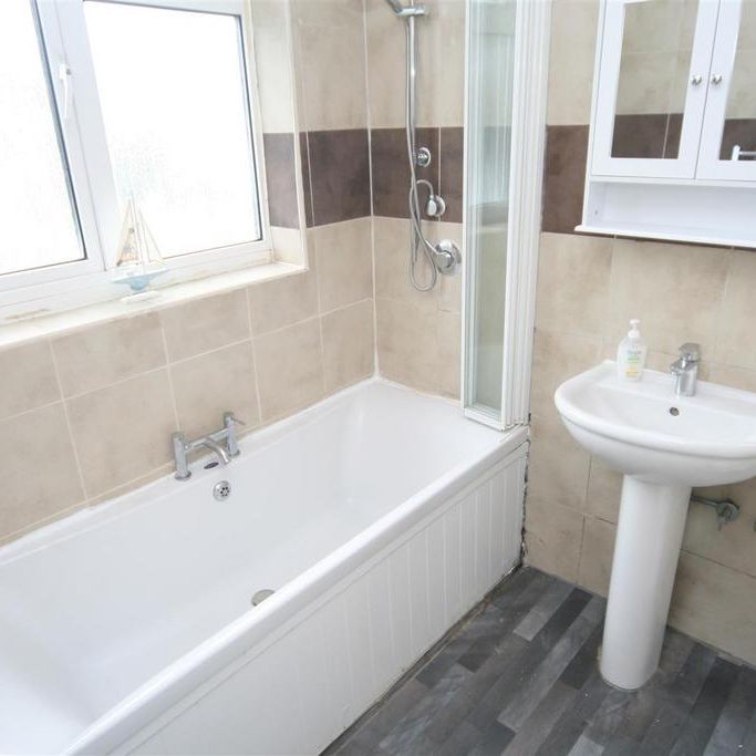 3 bedroom semi-detached house to rent - Photo 1