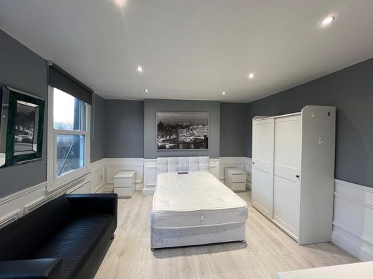 Studio to rent - Photo 1