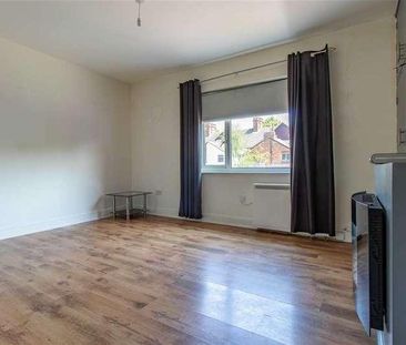 Bowling Green Avenue, Kettering, NN15 - Photo 2